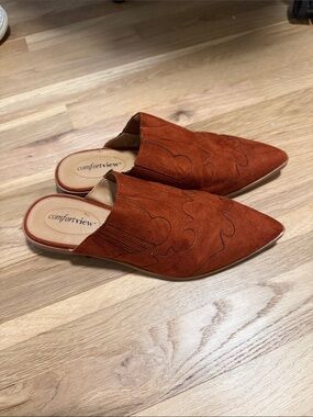 comfortview Women's Pointed Slip-On Mules in Rust Orange Suede